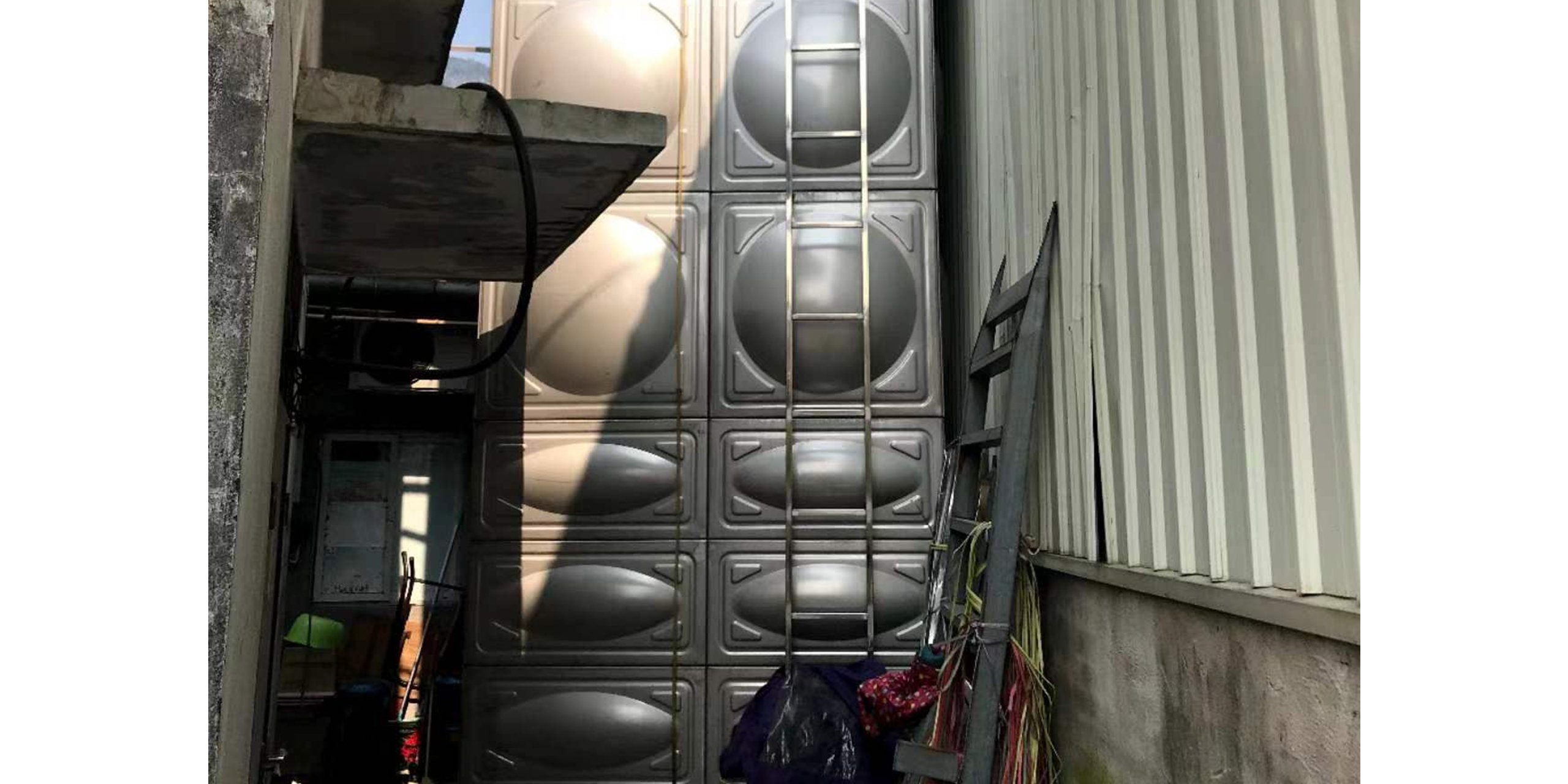 三三(san)建材市(shi)場